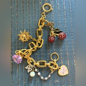 Juicy Couture Charm Bracelet 👑 🍒 💜
